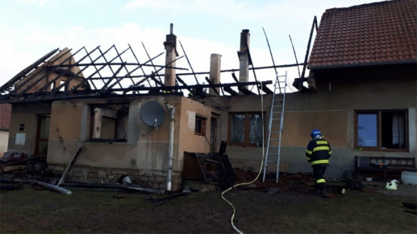 Škodu za jeden a půl milionu způsobil noční požár domu v Pavlovicích