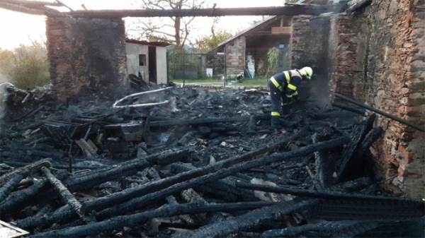 Na Kutnohorsku likvidovalo pět jednotek hasičů požár stodoly