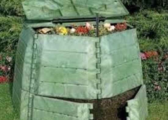 Občané města Kutná Hora mohou zdarma získat kompostéry a nádoby na třídění odpadu